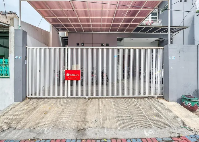 Reddoorz Near Surabaya Zoo Hotel